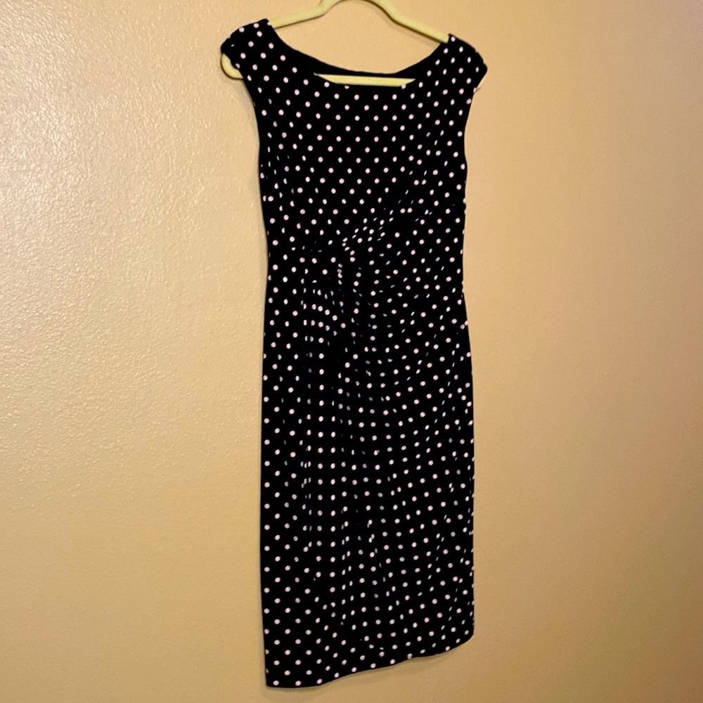Size 6 pull on dress. Navy w/ light pink polka dots. Flattering boat neckline.